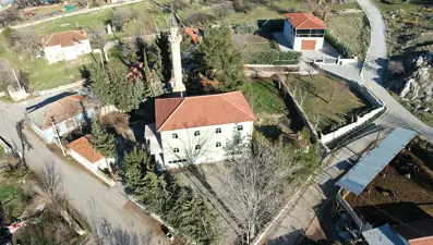 25 yıl önce arazilerini bağışlayıp cami yaptırdılar. Şimdi icralık oldular