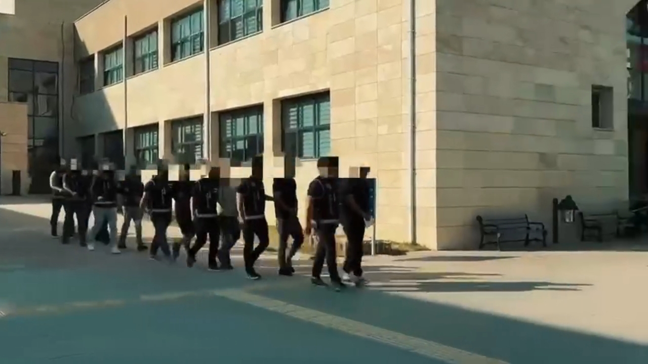 "Polisim" diyerek 11 milyon lira dolandırdılar. 11 şüpheli tutuklandı