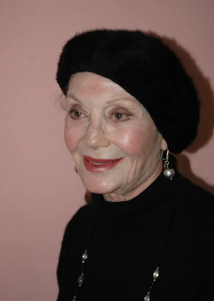 Usta sanatçı Yıldız Kenter son yolculuğuna uğurlandı 27