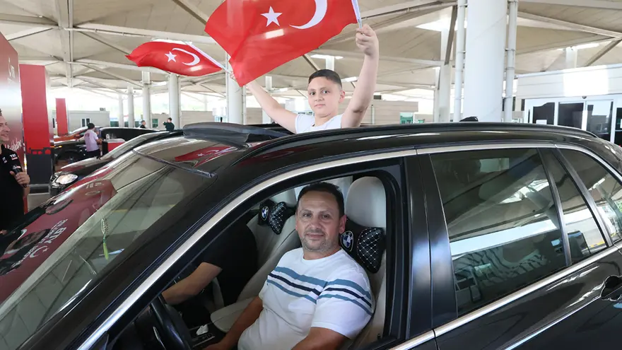 Sınır kapısında büyük sevinç: "İki yıldır içimde tutuyorum sevincimi, hep bu anı bekledim" 2