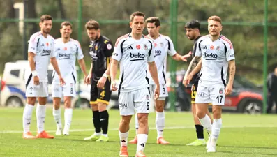 Beşiktaş, 4 gollü hazırlık maçında İstanbulspor'a mağlup oldu