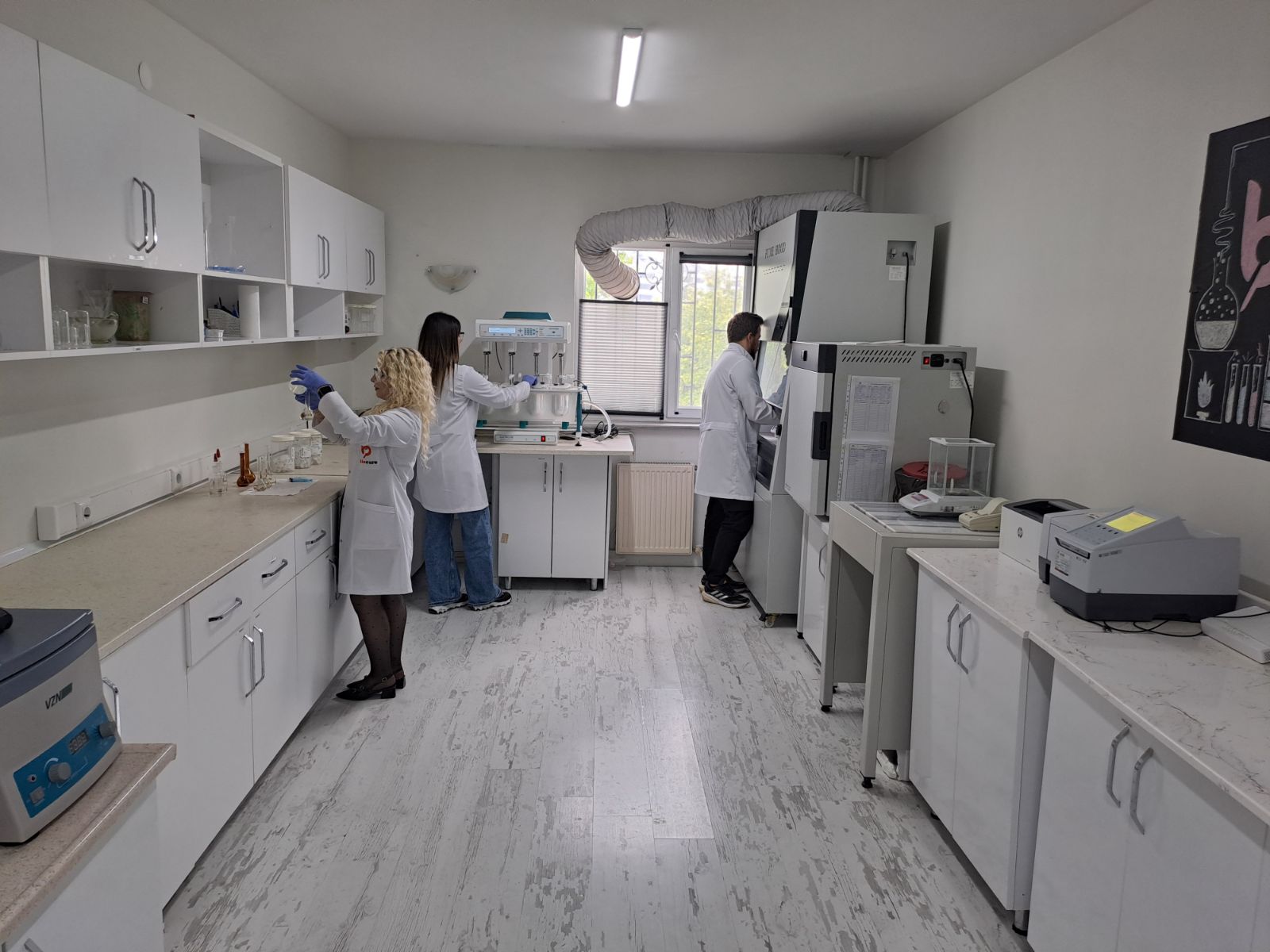Girişimcilik desteğiyle ithal ilaçların prototipini üretti