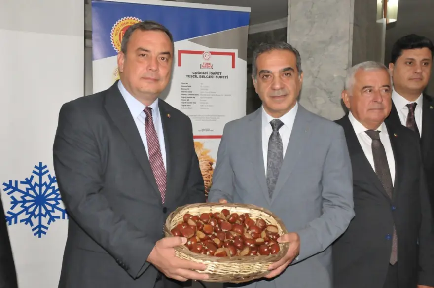 Kilosu 550 TL'den alındı: Sezonun ilk mahsulü 3 Kilosu 550 TL'den alındı: Sezonun ilk mahsulü 3