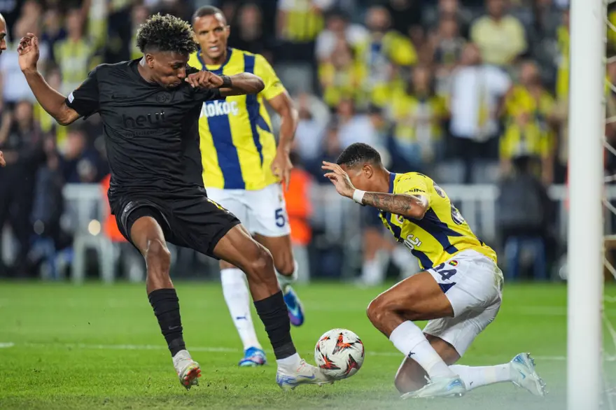 Fenerbahçe Avrupa Ligi'ne galibiyetle başladı: Kadıköy'de 3 gol 2 kırmızı kart! 32