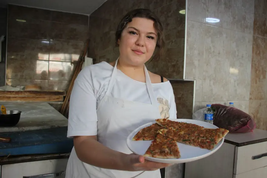 Fırının ateşiyle hayalini yoğuruyor: Gece gündüz çalışıyor 2