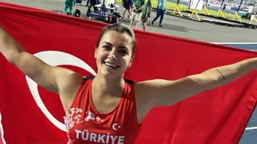 Milli Atlet Esra Türkmen, altın madalya kazandı