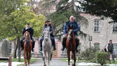 At sırtında hac yolculuğu