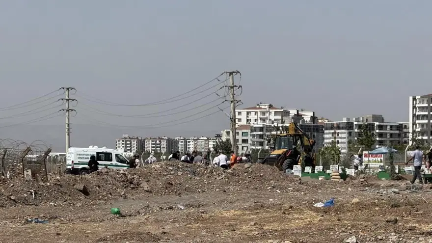 Diyarbakır'da korkunç olay: 3 aylık hamile olan 19 yaşındaki Helin katledildi Diyarbakır'da korkunç olay: 3 aylık hamile olan 19 yaşındaki Helin katledildi