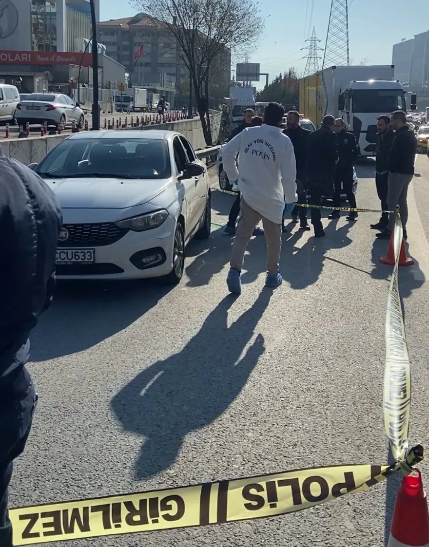 İstanbul'da film gibi soygun: Döviz bürosu çalışanının aracına çarpıp 6 milyon lirayı gasbettiler 3