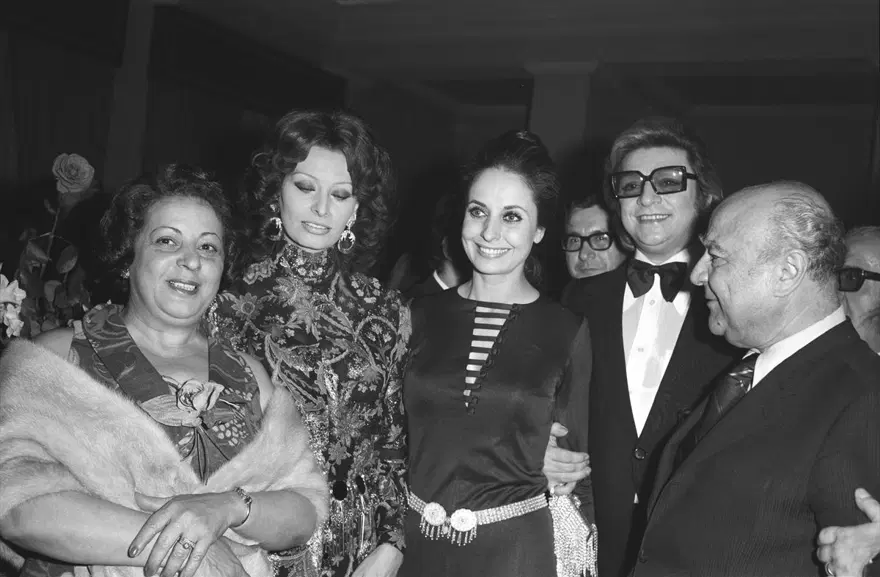 Vefatının 25'inci yılında az bilinen fotoğraflarıyla Zeki Müren 10 Vefatının 25'inci yılında az bilinen fotoğraflarıyla Zeki Müren 10
