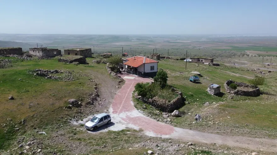 32 yıl önce herkes gitti, o terk etmedi: Köyde tek başına yaşıyor 