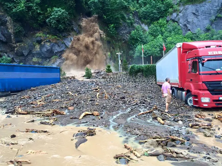 Artvin'de sel faciası: 7 kişi hayatını kaybetti 3
