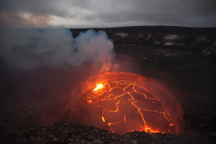 Hawaii'de Kilauea yanardağındaki lav denizi akmaya başladı 17 Hawaii'de Kilauea yanardağındaki lav denizi akmaya başladı 17