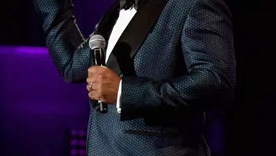 Yanlış anonsuyla ünlü Steve Harvey’den Warren Beatty’ye çağrı