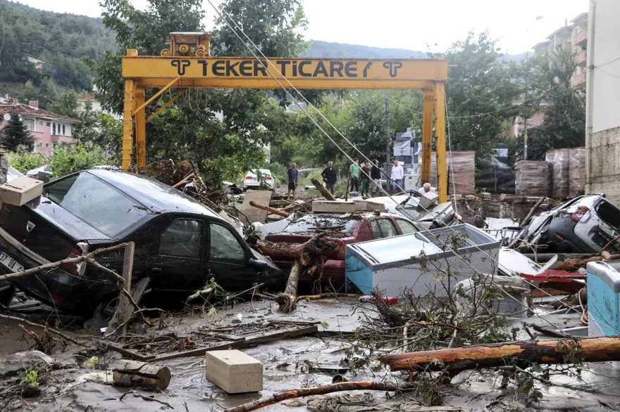 Bozkurt'ta sel sonrası araç mezarlığı 9