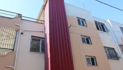 Düşen asansördeki diyaliz hastası yaralandı