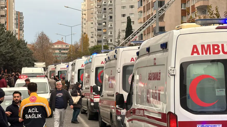 İstanbul'da 14 katlı binada patlama: 1 can kaybı, 3 yaralı 12