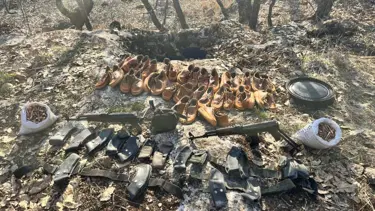 Teröristlere ait silah ve mühimmat ele geçirildi