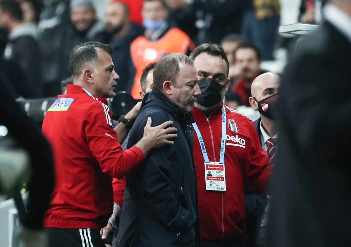 Beşiktaş'ta Sergen Yalçın kırmızı gördü