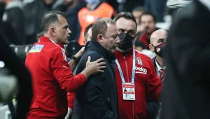 Beşiktaş'ta Sergen Yalçın kırmızı gördü Beşiktaş'ta Sergen Yalçın kırmızı gördü