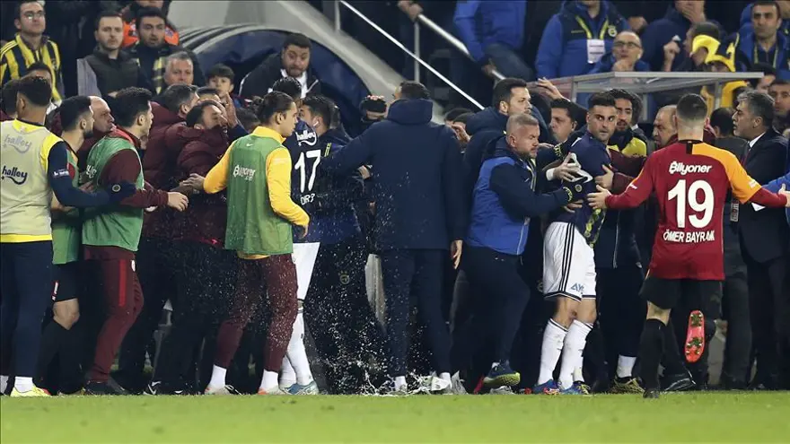 FENERBAHÇE'YE 7 MAÇ SEYİRCİSİZ OYNAMA 1