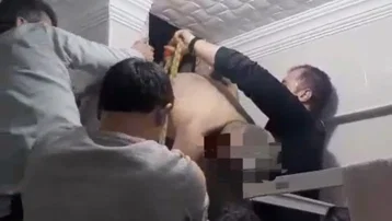 Film gibi olay: Eşine ulaşmak için girdiği havalandırma boşluğunda sıkıştı