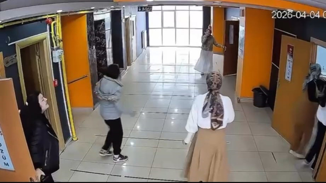 Deprem sırasında dershanede panik: Öğretmenler öğrencileri böyle tahliye etti