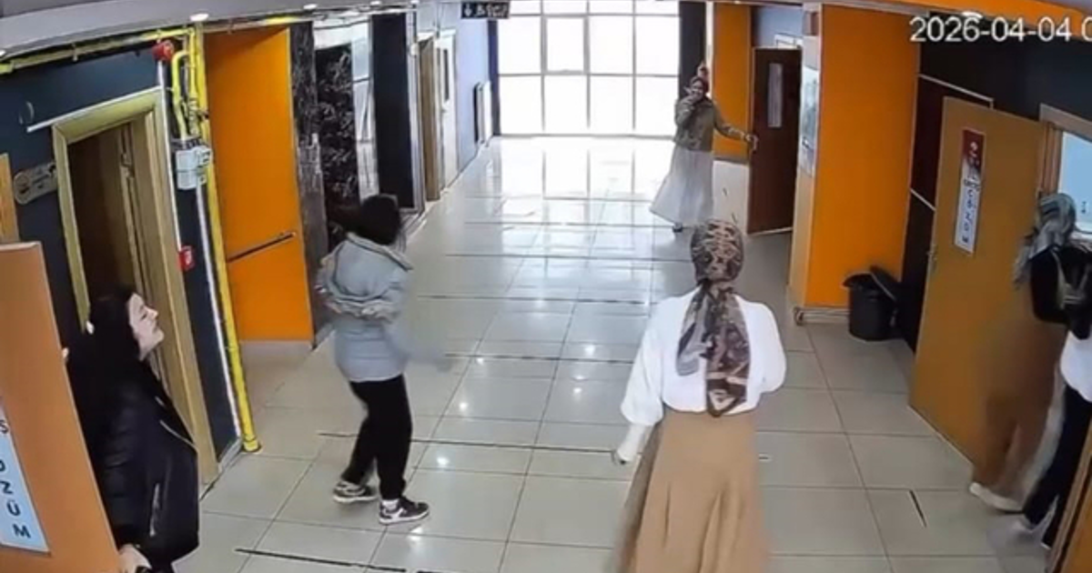 Deprem sırasında dershanede panik: Öğretmenler öğrencileri böyle tahliye etti