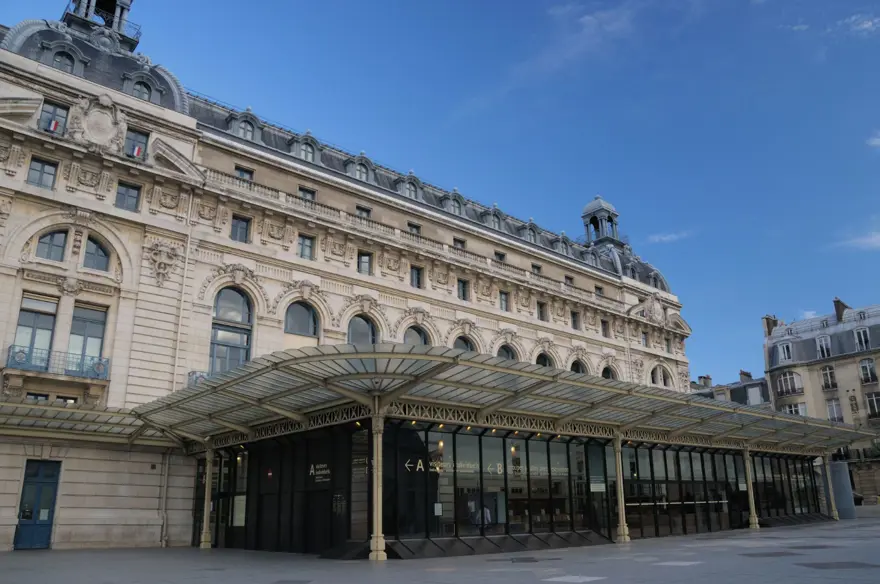 Dünyaca ünlü Orsay Müzesi'nde tartışma yaratan olay: Kıyafeti yüzünden alınmadı 4