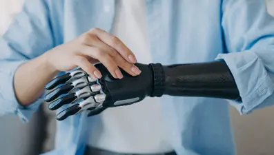 Teknolojide devrim: Protez eller düşünce gücüyle hareket ettirildi!