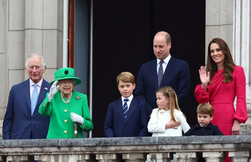 Kraliçe'den sonra Kate Middleton ve Prens William'ın unvanları değişti 