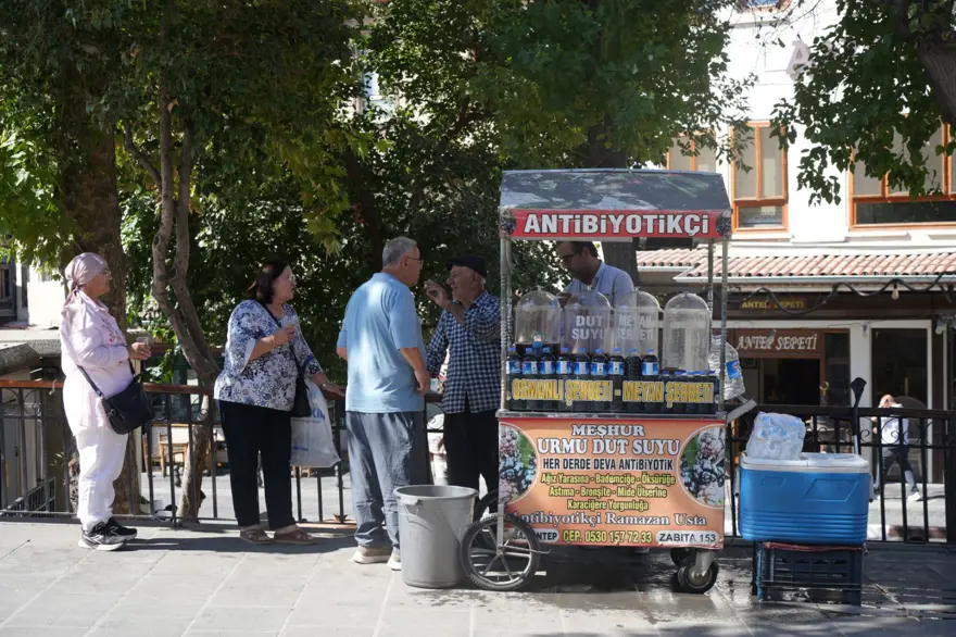 Halk arasında iltihaba iyi geldiği söyleniyor: 40 yıldır günlük olarak hazırlıyor 4 Halk arasında iltihaba iyi geldiği söyleniyor: 40 yıldır günlük olarak hazırlıyor 4