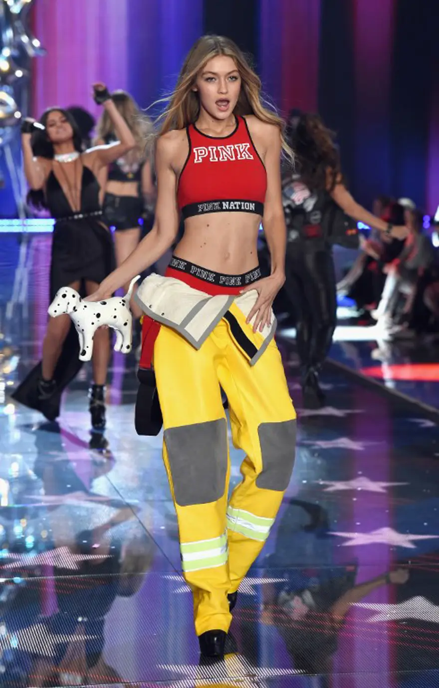 Victoria's Secret'ın yeni melekleri podyumda 11