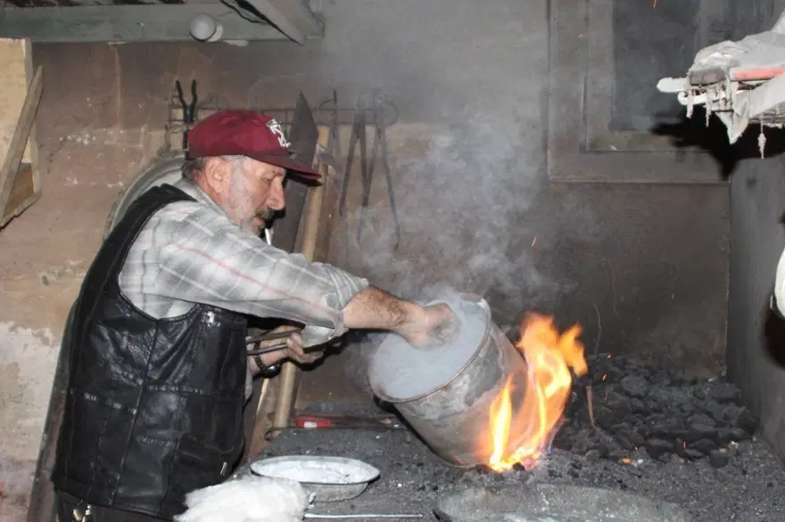 58 yıllık usta sitem etti: ''Çalıştıracak çırak bulamıyoruz, kimsenin hevesi yok'' 1 58 yıllık usta sitem etti: ''Çalıştıracak çırak bulamıyoruz, kimsenin hevesi yok'' 1