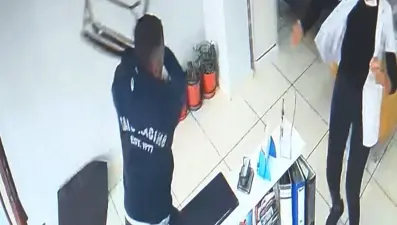 Güngören'de kadın diş hekimine saldırı kamerada