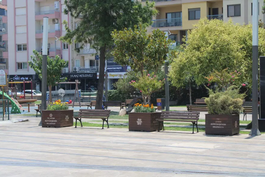 Termometreler 39 dereceyi gösterdi: Sokaklar boş kaldı 