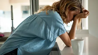 Kalsiyum eksikliğinin 7 ciddi belirtisi: Kendisini el ve ayaklarda ele veriyor, çoğu kişi umursamıyor