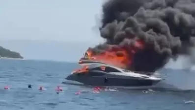 Kınalıada açıklarında tekne yangını