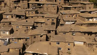 Bitlis Hizan'daki taş evler yüzyıllara meydan okuyor