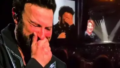 Tarkan sahnede gözyaşlarına boğulmuştu: Acım acınız oldu