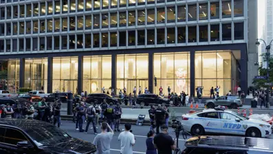 New York'ta gökdelene silahlı saldırı: 1'i polis 4 kişiyi öldüren saldırgan intihar etti