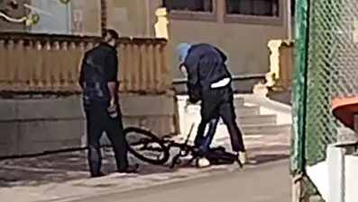 Sokak ortasında çocuğa şiddet