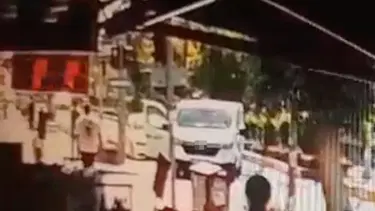 Antalya'da kırmızı ışıkta saldırı: Dövüp kaçtılar