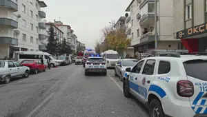 Önce kendini kitledi sonra evi ateşe verdi