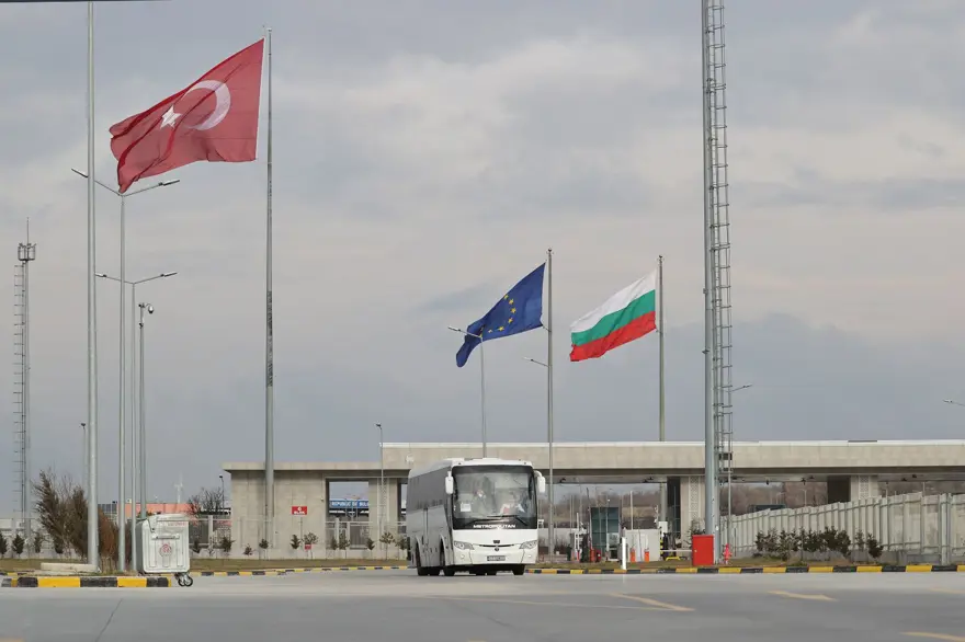 Ukrayna'dan tahliye edilen ilk kafile Türkiye'de 4