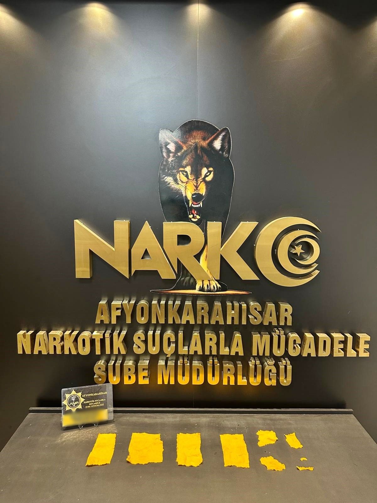 Peçeteye emdirilmiş uyuşturucu ele geçirildi