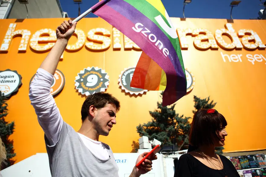 Taksim'deki LGBT Onur Yürüyüşü'ne polis müdahalesi 7