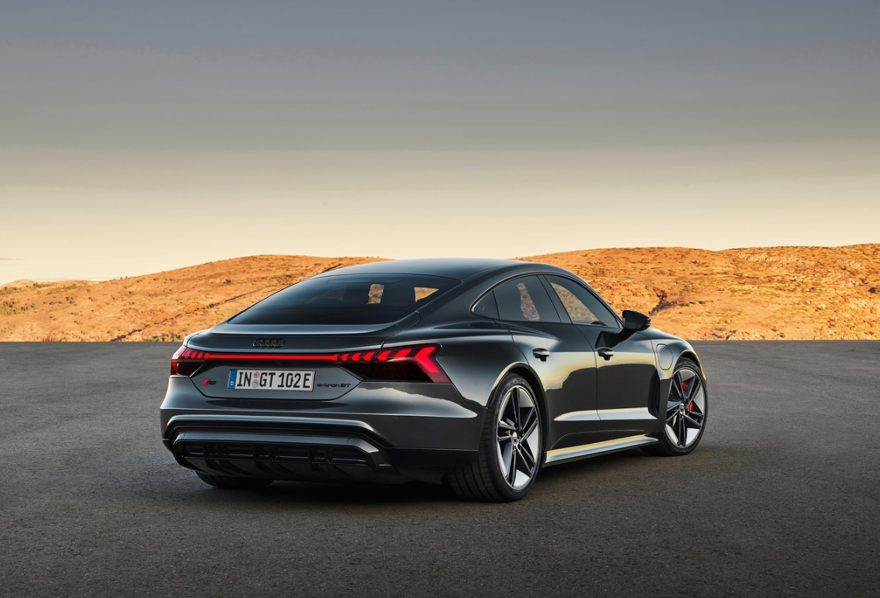 Lüksün zirvesi elektriklendi: En lüks 10 elektrikli otomobil 4