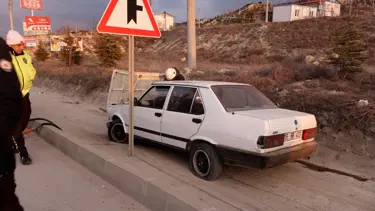 Polisten kaçarken otomobiliyle 5 araca çarptı!
