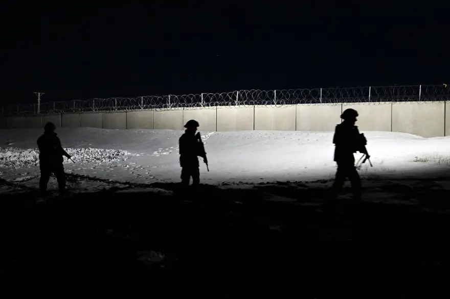 "Hudut kartalları" yeni yılı elleri tetikte karşıladı 35